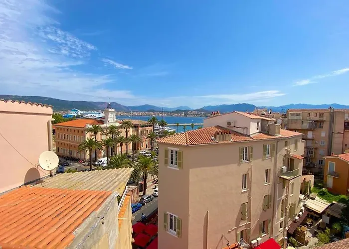 Grand T1 avec chambre séparée au centre ville d\'Ajaccio